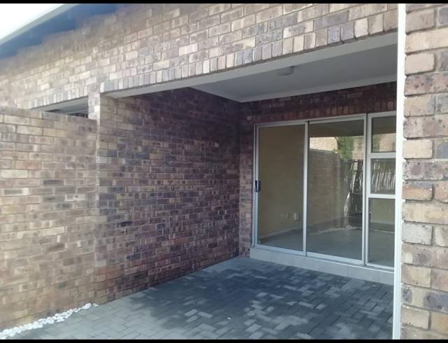 2 BEDROOM TOWNHOUSE FOR SALE IN ALLEN'S NEK